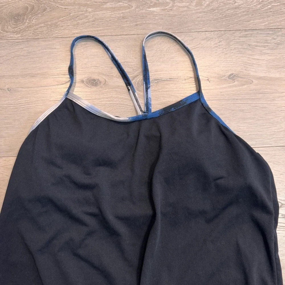 Nike Tankini Sports‎ Black and Blue Top Run Shirt Built In Bra Size Medium M